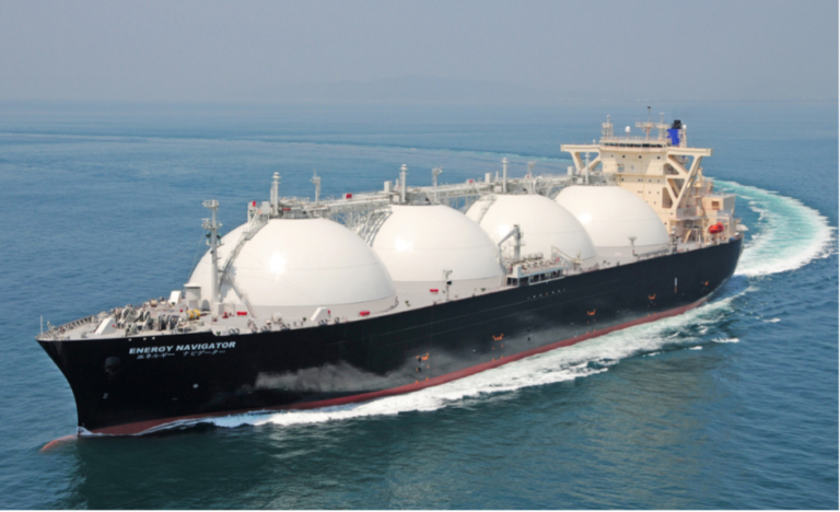 LNG船　提供：東京ガス